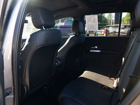 Used 2023 Mercedes-Benz GLB 250 4MATIC image 23