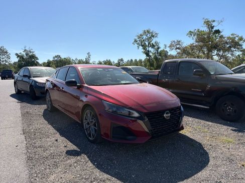 Used 2023 Nissan Altima 2.0 SR image 1