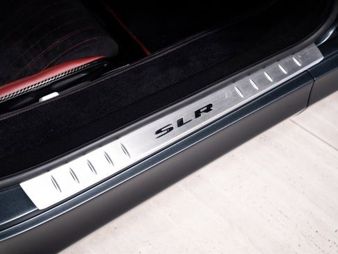 Used 2005 Mercedes-Benz SLR image 16