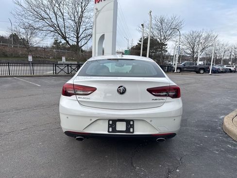 Used 2018 Buick Regal Essence w/ Driver Confidence Package #1 image 4