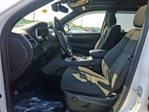 Used 2019 Jeep Grand Cherokee Laredo AWD/4WD image 13