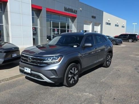 Used 2022 Volkswagen Atlas Cross Sport SE image 1