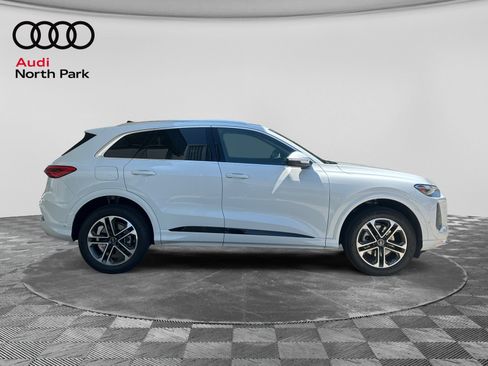 Used 2025 Audi Q5 Premium w/ Convenience Package AWD/4WD image 6