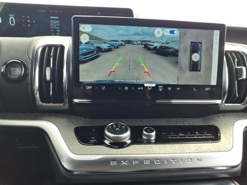 Used 2025 Ford Expedition Tremor image 17