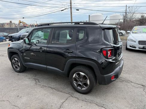 Used 2016 Jeep Renegade Latitude w/ Cold Weather Group AWD/4WD image 6