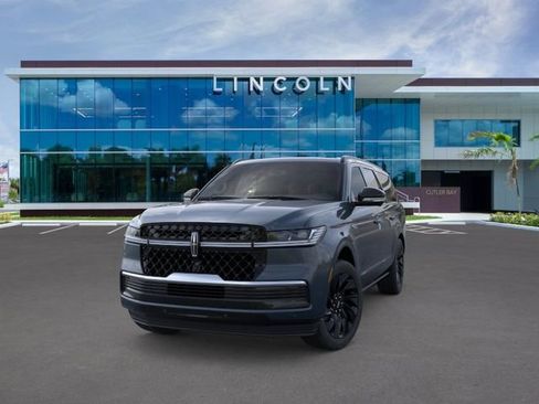 New 2025 Lincoln Navigator L Reserve w/ Jet Appearance Package AWD/4WD image 2