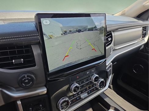 Used 2022 Ford Expedition XLT AWD/4WD image 8