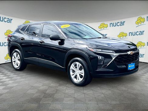 Used 2024 Chevrolet Trax LS FWD image 1