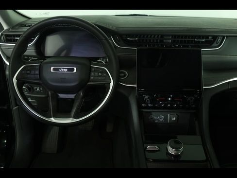 Used 2023 Jeep Grand Cherokee Limited w/ Black Appearance Package image 14