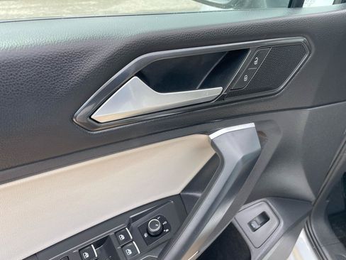 Used 2018 Volkswagen Tiguan SE AWD/4WD image 34
