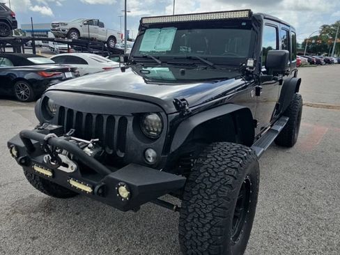 Used 2015 Jeep Wrangler Unlimited Sahara AWD/4WD image 3
