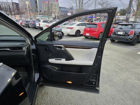 Certified 2022 Lexus RX 350 FWD w/ Premium Package image 28