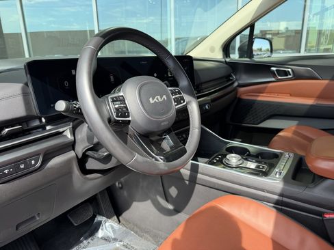 Used 2025 Kia Carnival SX w/ SX Dark Edition Package FWD image 35