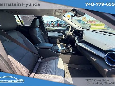 Used 2025 Chevrolet Trax LT FWD image 25