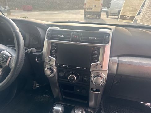 Used 2020 Toyota 4Runner SR5 image 6