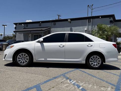 Used 2013 Toyota Camry LE FWD image 2