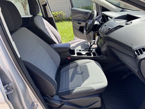 Used 2019 Ford Escape S image 10