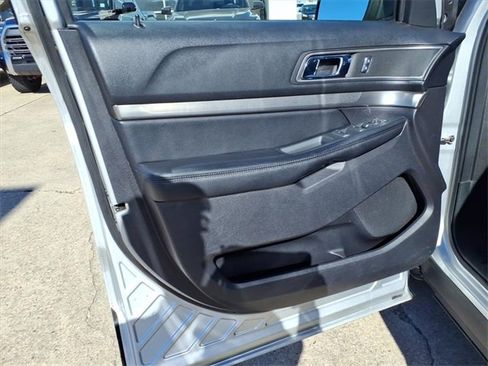 Used 2019 Ford Explorer XLT w/ Equipment Group 201A image 19