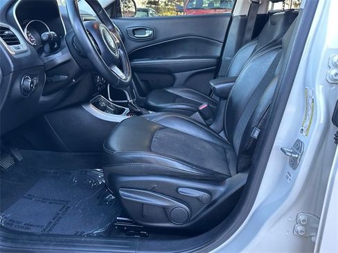 Used 2018 Jeep Compass Latitude w/ Cold Weather Group image 9