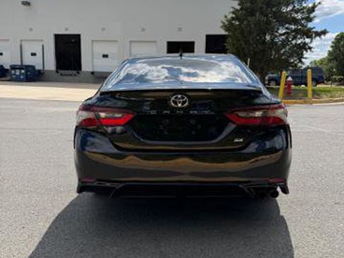 Used 2021 Toyota Camry SE FWD image 5