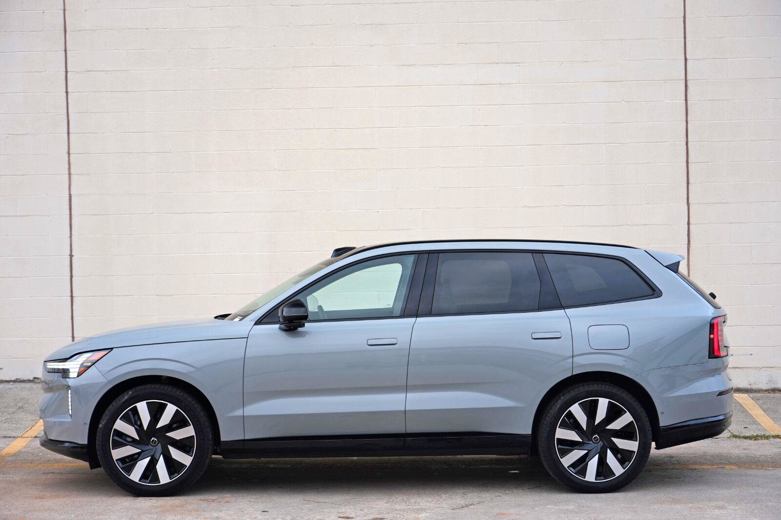 Used 2025 Volvo EX90 Ultra AWD/4WD image 47