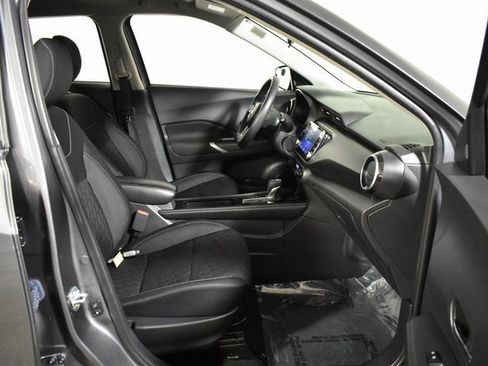 Used 2021 Nissan Kicks SV image 32