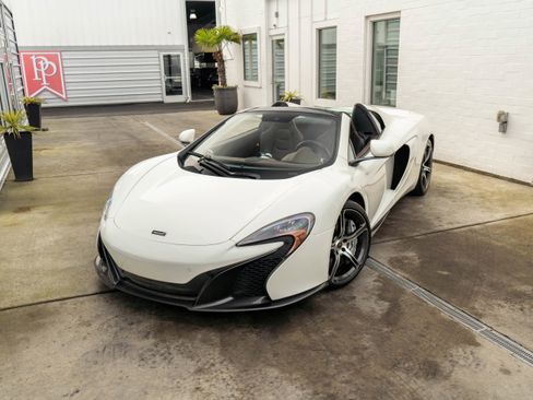 Used 2015 McLaren 650S Spider image 3