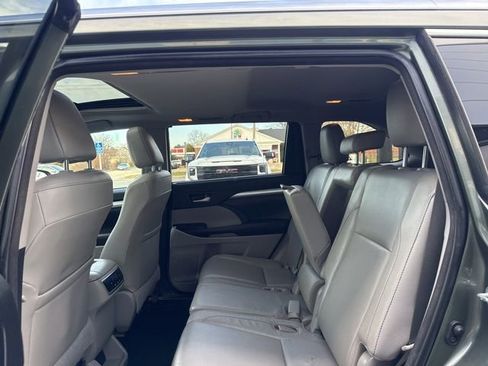 Used 2018 Toyota Highlander XLE image 11