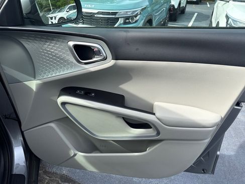 New 2025 Kia Soul LX FWD image 18