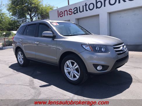 Used 2012 Hyundai Santa Fe Limited w/ Navigation Pkg 4 FWD image 2