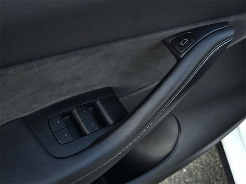 Used 2021 Tesla Model Y Performance image 11