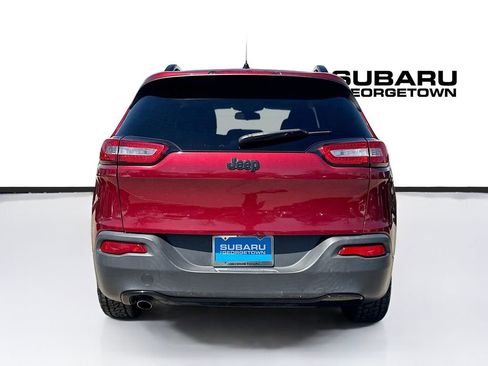 Used 2016 Jeep Cherokee Sport image 6