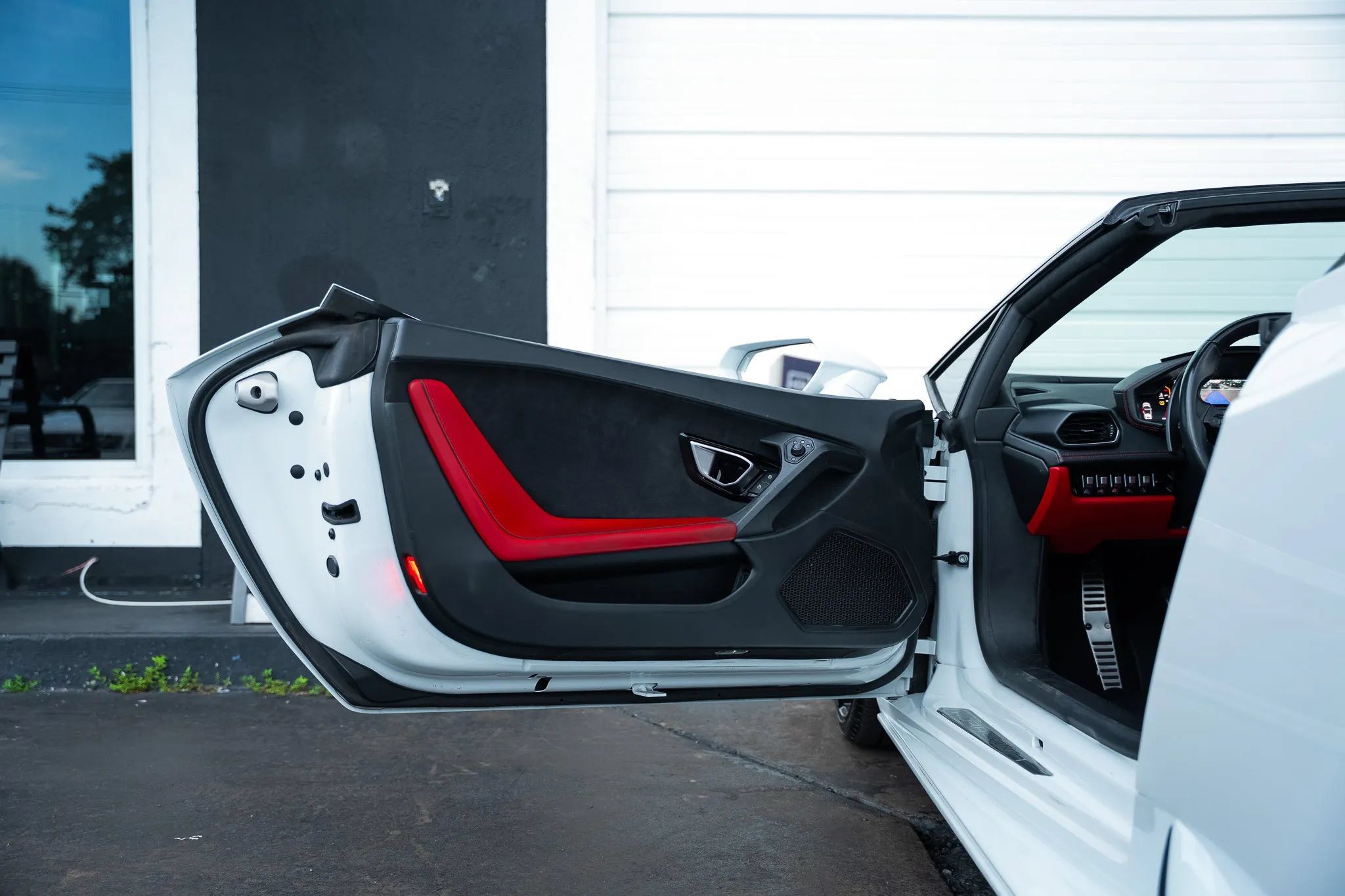 Used 2021 Lamborghini Huracan EVO RWD image 34