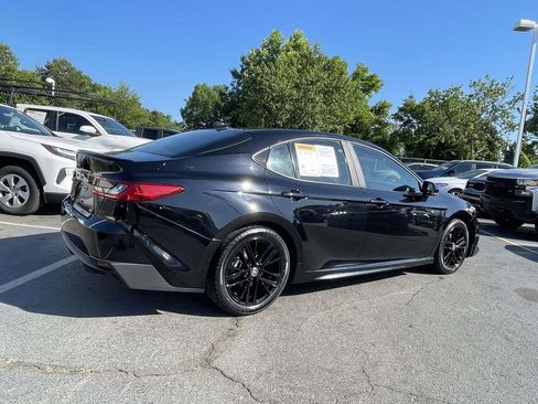 Used 2025 Toyota Camry SE FWD image 7