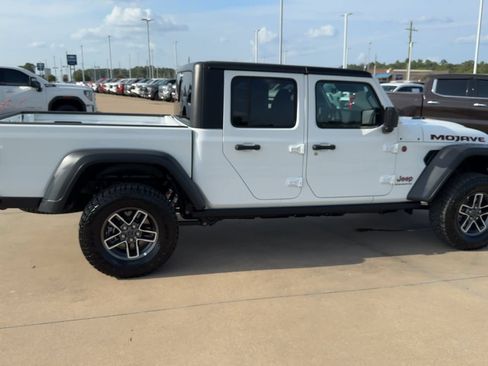 Used 2026 Jeep Gladiator Mojave AWD/4WD image 8