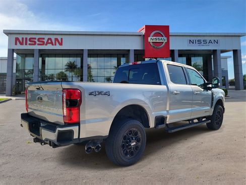 Used 2024 Ford F250 Lariat w/ Black Appearance Package image 5