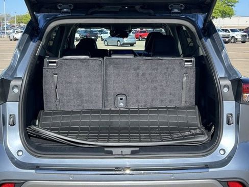 Used 2024 Toyota Highlander Platinum image 31