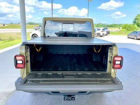 Used 2025 Jeep Gladiator Mojave w/ Convenience Group AWD/4WD image 20