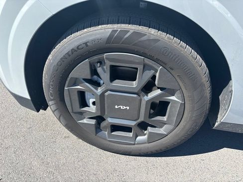 Certified 2026 Kia Carnival EX FWD image 3