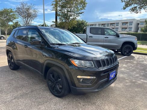 Used 2021 Jeep Compass Latitude FWD image 3