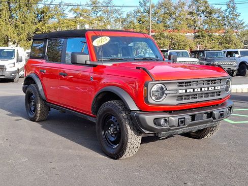 Used 2023 Ford Bronco Black Diamond image 3