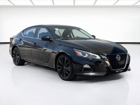 Used 2020 Nissan Altima 2.5 SR w/ Premium Package FWD image 3