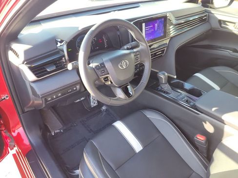 Used 2025 Toyota Camry SE image 19