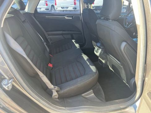 Used 2016 Ford Fusion SE FWD image 17