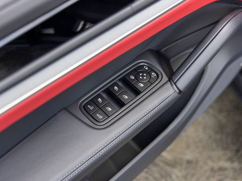 New 2026 Porsche Cayenne Coupe AWD/4WD image 28