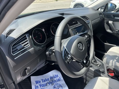 Used 2020 Volkswagen Tiguan SE w/ Panoramic Sunroof Package AWD/4WD image 10