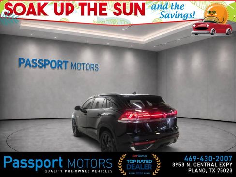 Used 2024 Volkswagen Atlas Cross Sport SE w/ Panoramic Sunroof Package FWD image 4