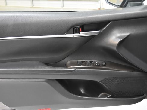 Used 2023 Toyota Camry SE FWD image 12