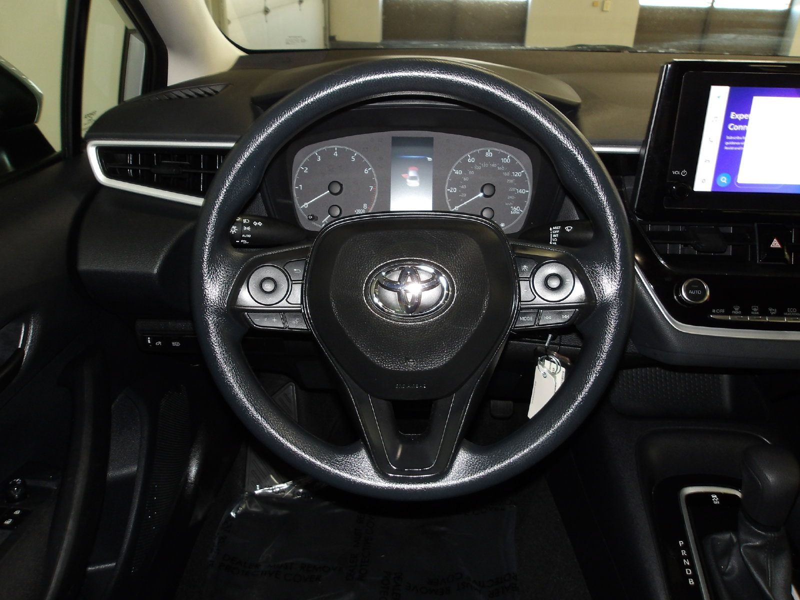 Used 2025 Toyota Corolla LE FWD image 14