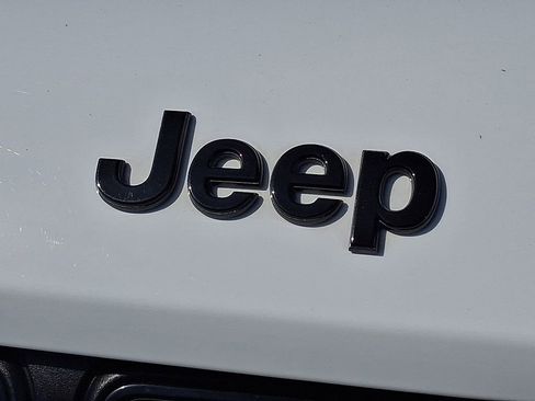 Used 2023 Jeep Grand Cherokee Altitude AWD/4WD image 35